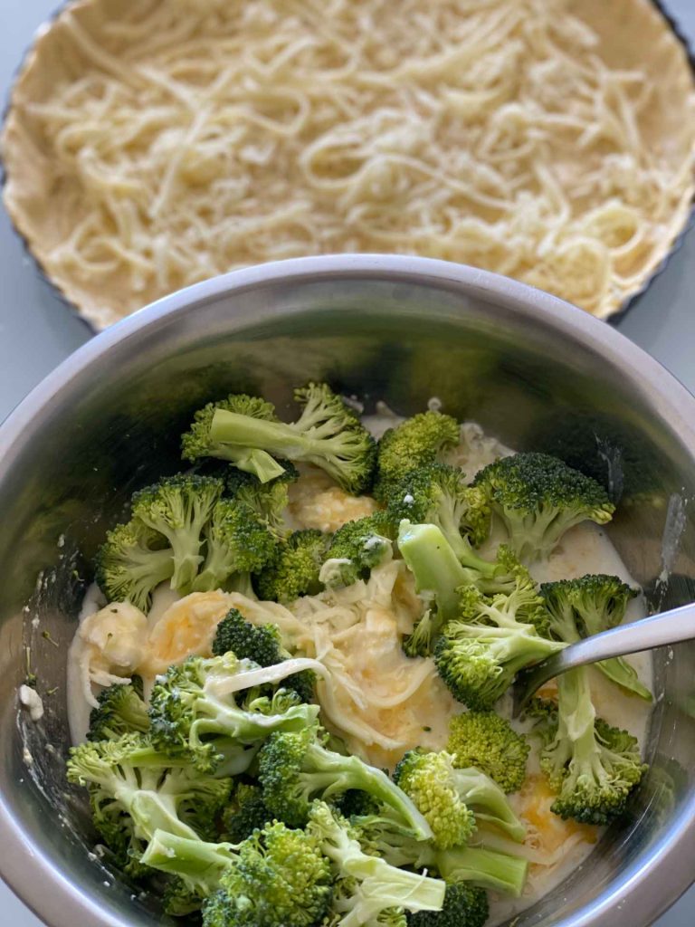 QUICHE WITH CHEESE AND BROCCOLI